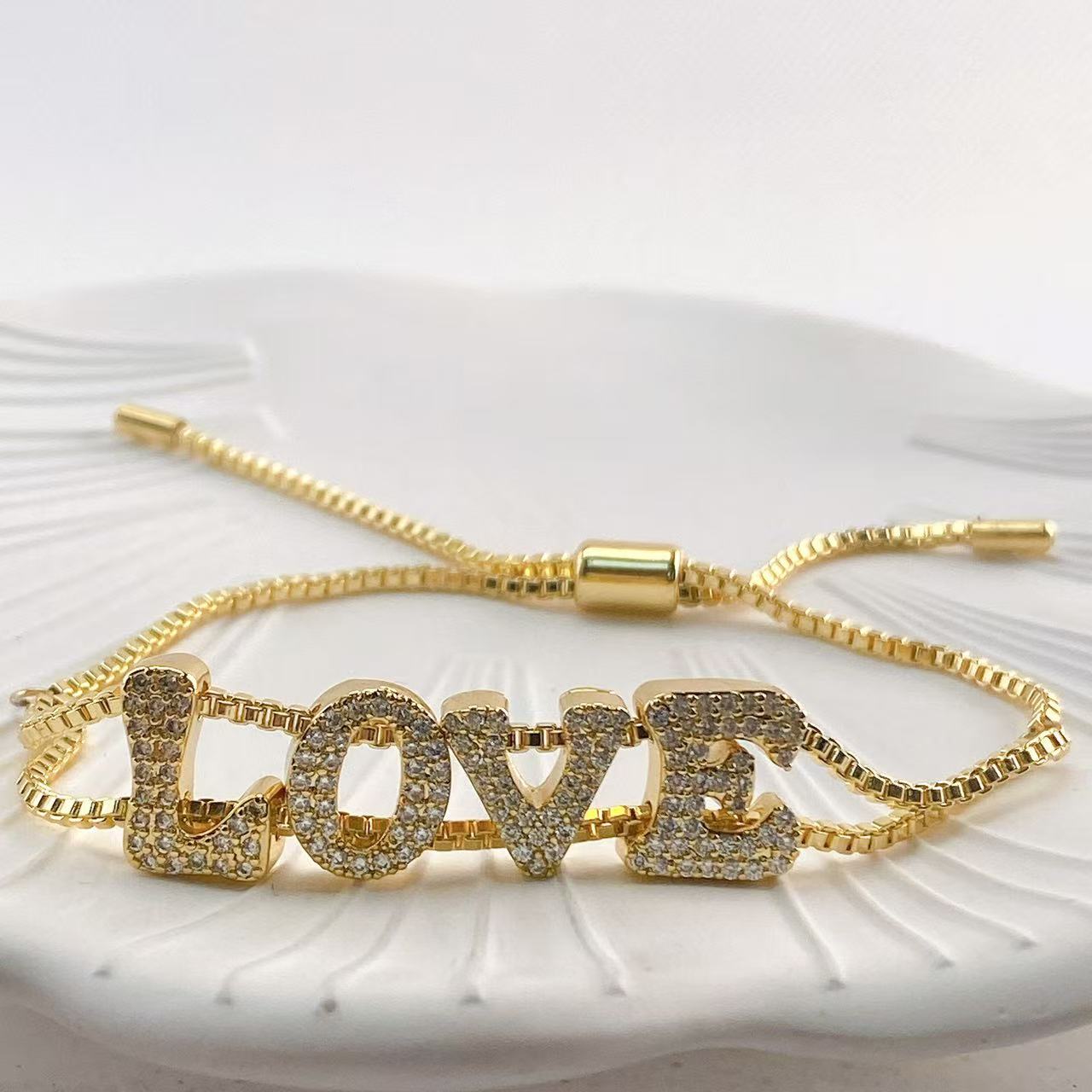 Women Accessories Name In English - สร้อยข้อมือชื่อ DIY สีทองสุดเก๋ พร้อมตัวอักษรภาษาอังกฤษ 26 ตัว