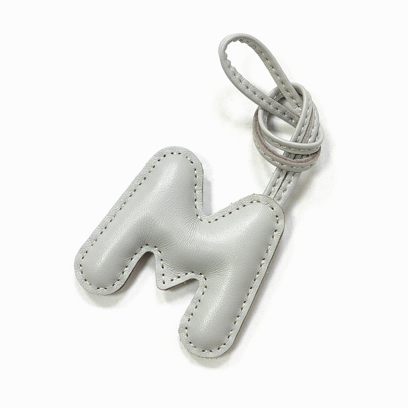 จี้หนังแกะรูปตัวอักษรภาษาอังกฤ - Women Accessories Name In English บทวิจารณ์และราคา