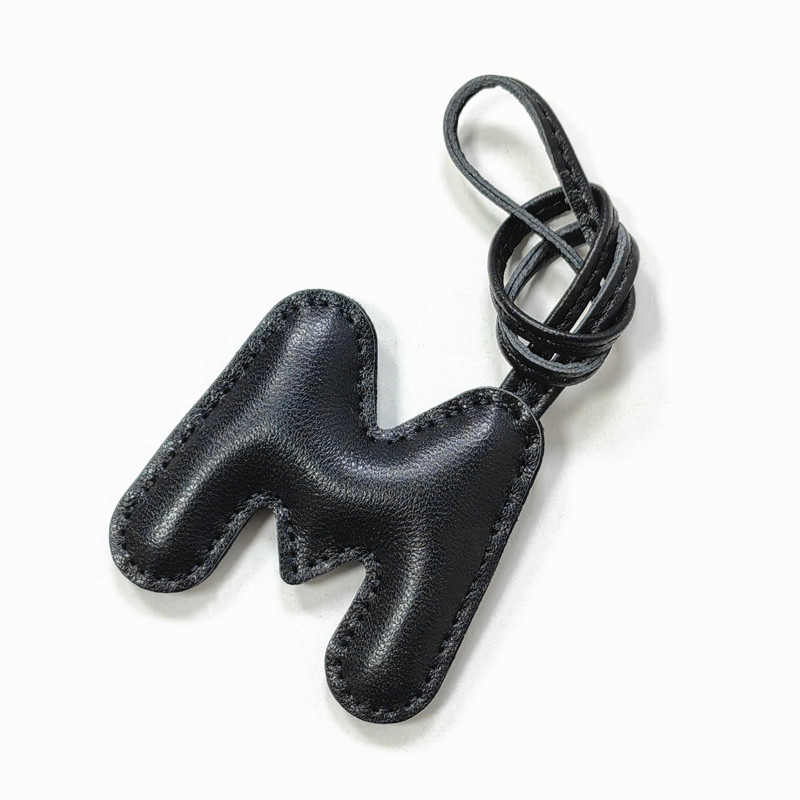 จี้หนังแกะรูปตัวอักษรภาษาอังกฤ - Women Accessories Name In English บทวิจารณ์และราคา