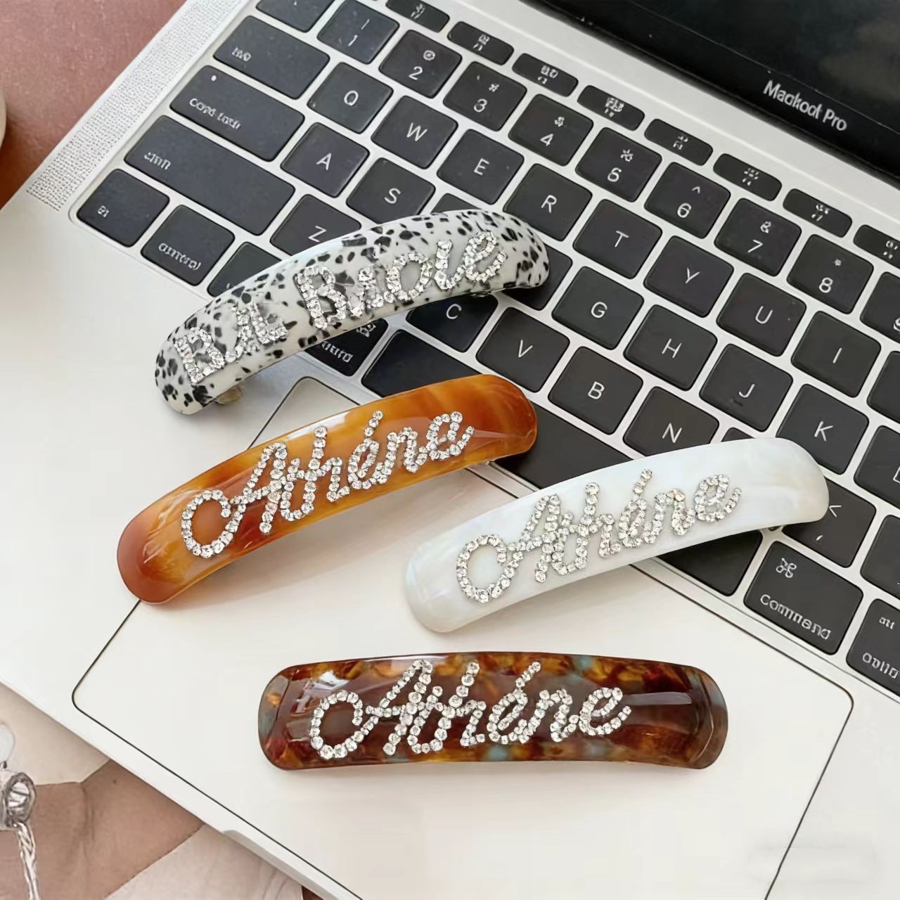 คลิปหนีบผมตัวอักษรภาษาอังกฤษแบ - Women Accessories Name In English บทวิจารณ์และราคา