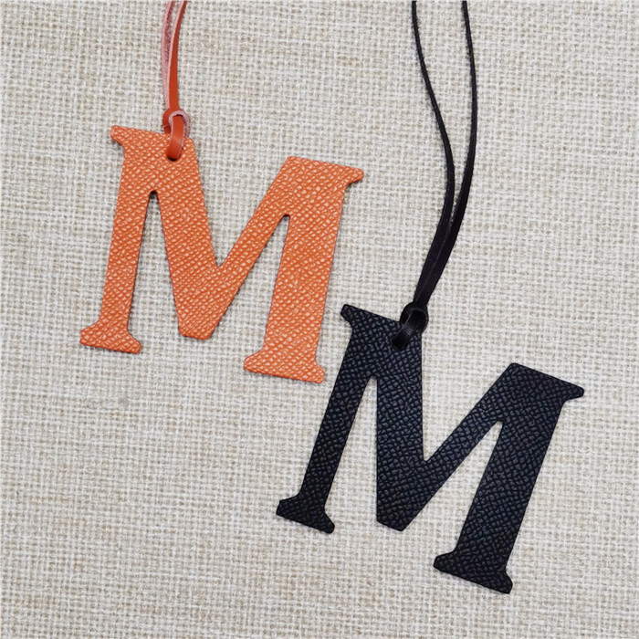 ตัวอักษรภาษาอังกฤษ M ตัวอักษร  - Women Accessories Name In English บทวิจารณ์และราคา