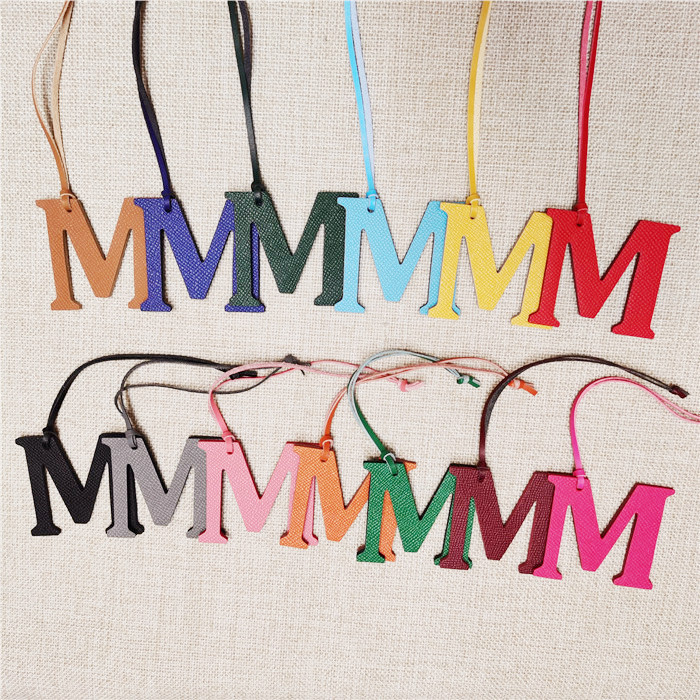 ตัวอักษรภาษาอังกฤษ M ตัวอักษร  - Women Accessories Name In English บทวิจารณ์และราคา